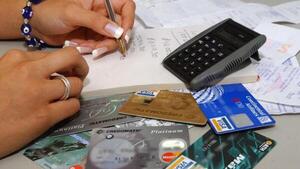 Morosidad bancaria en Paraguay retrocede, pero la deuda de consumo sigue preocupando