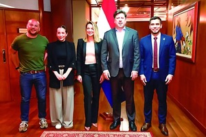 Warner Bros: La Mira en la Industria Cinematográfica de Paraguay