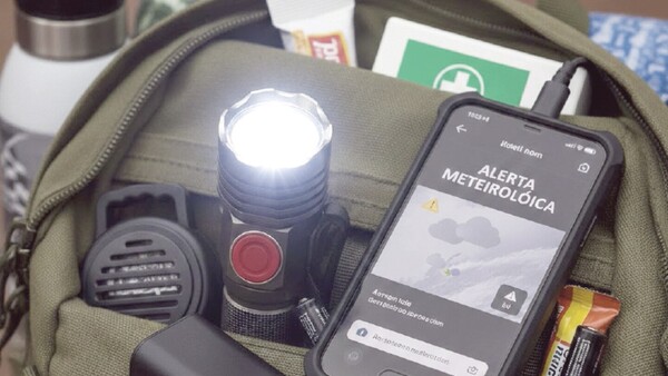 Nada de secadores de pelo, planchita ni cargadores de celus durante la tormenta, advierten
