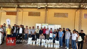 MUNICIPALIDAD DE GRAL ARTIGAS Y EBY ENTREGAN SEMILLAS Y CORRECTOR DE SUELOS