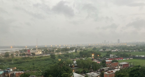 Jornada con lluvias y tormentas para hoy viernes