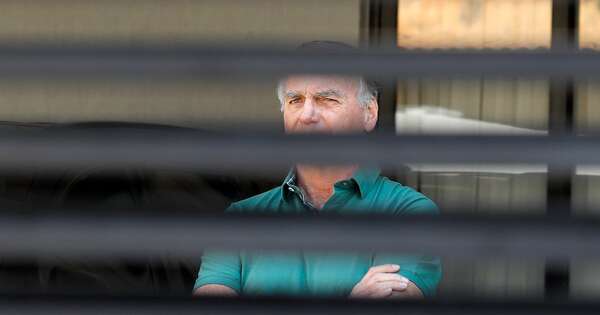 La Nación / Juez cuestiona pedido de Bolsonaro para salir de prisión a operarse