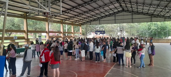 EBY entregó bonos a familias relocalizadas en el barrio Itá Paso de Encarnación