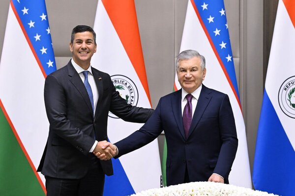 Presidentes de Paraguay y Uzbekistán hablan de integración de Latinoamérica y Asia Central