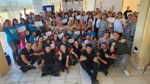 Popular / Se graduaron alumnos adultos del cole del mercado 4