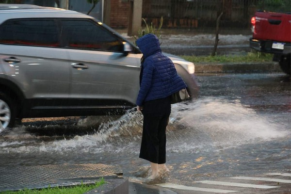 Viernes fresco temperaturas agradables con cielo nublado