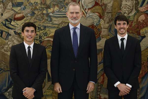 El rey Felipe VI recibió a los hermanos Márquez, campeones del mundo de MotoGP - Gente - ABC Color