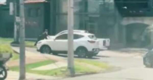 Diario HOY | Imputan a mujer que llevó a policía sobre el capó de su vehículo