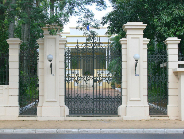 Insisten en lista de visitantes de Peña en Mburuvichá Róga luego de reunión sospechosa con Ministros de la Corte