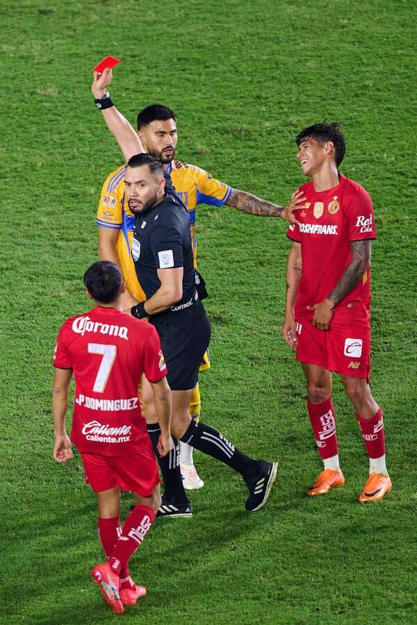 Morales, expulsión y derrota en la final mexicana - Fútbol Internacional - ABC Color