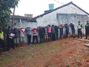 Redada en “barrio Mosquito” de Encarnación deja dos detenidos y 14 demorados - Policiales - ABC Color