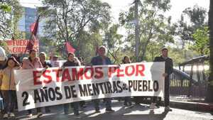 Ministros son los “rostros de la desvergüenza” por arrodillarse ante Peña y Cartes, dice Ermo