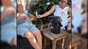 Hijos que valen oro: Regaló aguinaldo a su mamá