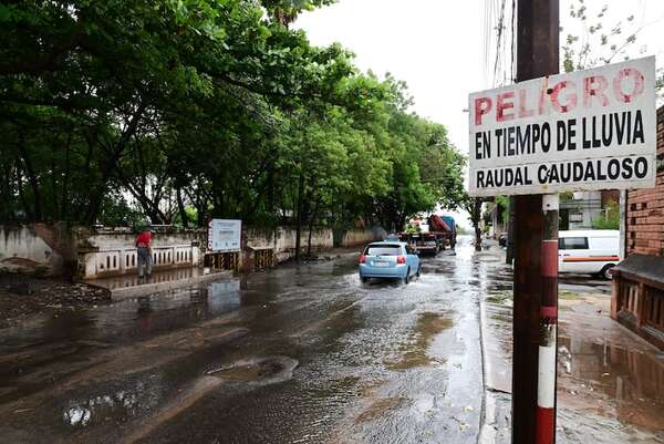 Asunción: vecinos temen inundarse, mientras Junta “cajonea” cambios al desagüe de General Santos  - Nacionales - ABC Color