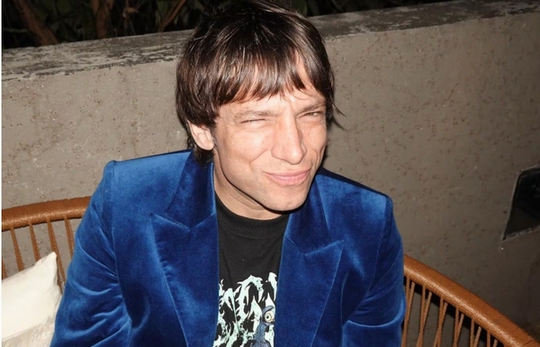 Popular / (VIDEO) ¡Cantante de "Turf" sufrió un patatus en medio de su show!