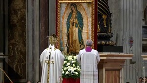 León XIV rinde tributo a la Virgen de Guadalupe en el Vaticano y pide que aleje a los jóvenes del crimen