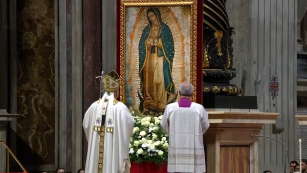 León XIV rinde tributo a la Virgen de Guadalupe en el Vaticano y pide que aleje a los jóvenes del crimen