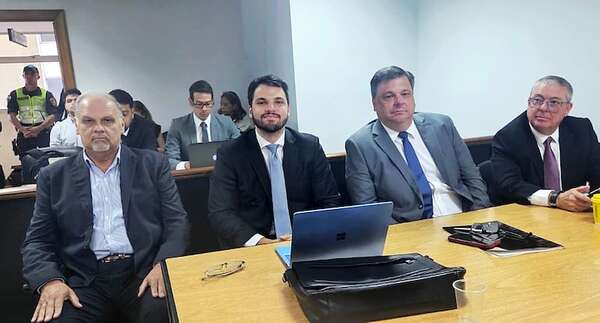 SEN: Fiscal pide condena de 10 años de cárcel para exministro Joaquín Roa  - Nacionales - ABC Color