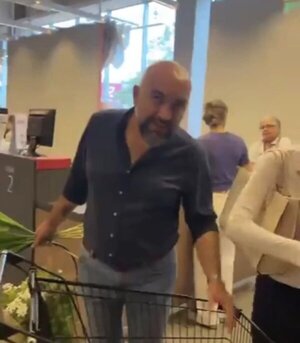 Escrachan a Orlando Arévalo y Carol González, "la pareja corrupta del año"