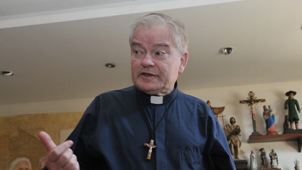 Trasladan los restos del padre Aldo Trento a la Clínica Divina Providencia