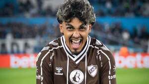 Ronaldo Martínez entra en la historia grande de Platense