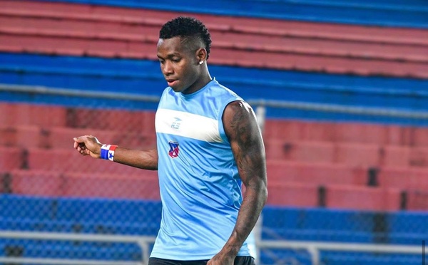 Olimpia concreta la llegada de delantero panameño