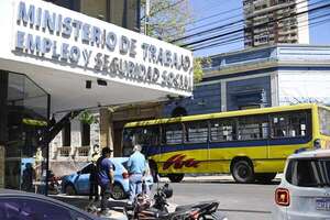 AUDIO: Ministerio del Trabajo convocó a una tripartita para frenar huelga de choferes - Ancho Perfil - ABC Color