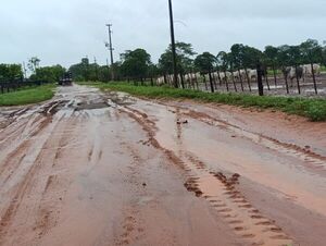 Pobladores de Carlos Antonio López reclaman reparación de camino a empresa de confinamiento - Concepción al Día