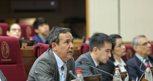 Fernández pone en marcha el transbordo gratuito para defender su reforma y desafiar el paro de choferes