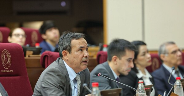 Fernández pone en marcha el transbordo gratuito para defender su reforma y desafiar el paro de choferes