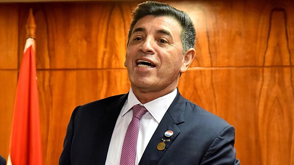 Ministros que no fueron a reunión secreta rechazan el feudo eterno