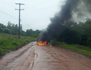 Asaltan a funcionario de cooperativa y en la huida queman vehículo