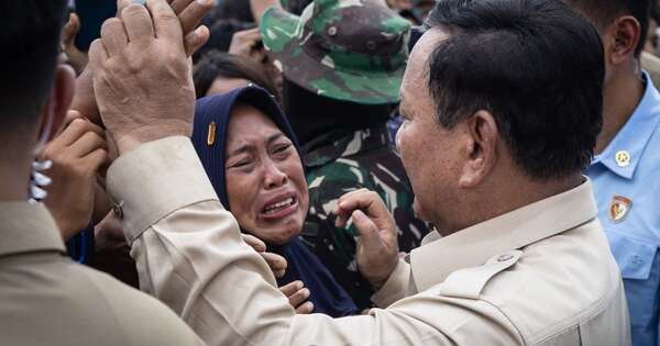 La Nación / Indonesia: inundaciones dejan más de 1.000 muertos