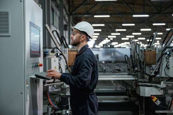 Paraguay impulsa la industria con empleo y nuevas leyes de alta tecnología, dice viceministro - Economía - ABC Color