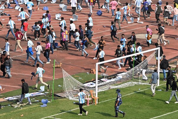 La visita de Messi a un estadio de Calcuta concluye con disturbios