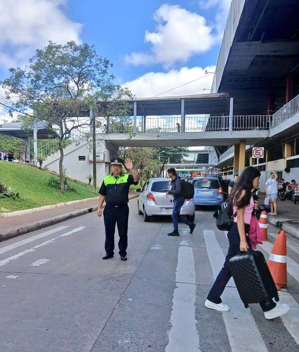 Flujo de pasajeros en Estación de Buses de Asunción comienza a subir al acercarse Navidad - Nacionales - ABC Color
