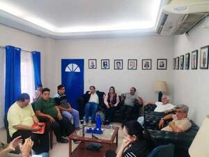 Oposición anuncia marcha para el  lunes contra reunión secreta y cartismo “narcomafioso” - Política - ABC Color