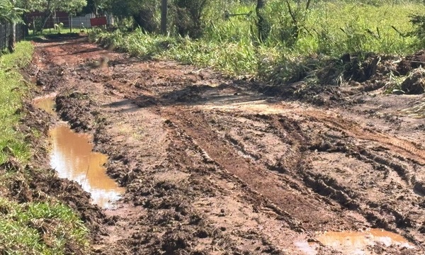 Lluvias dejan intransitable único acceso a Potrero Cercado tras obras de ductos - OviedoPress