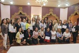 Reconocen equidad de género en la ANDE - Economía - ABC Color