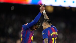 Un doblete de Raphinha hace más líder al Barça