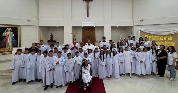 La Nación / Barrio San Francisco: 50 niños recibieron la primera comunión en emotiva ceremonia