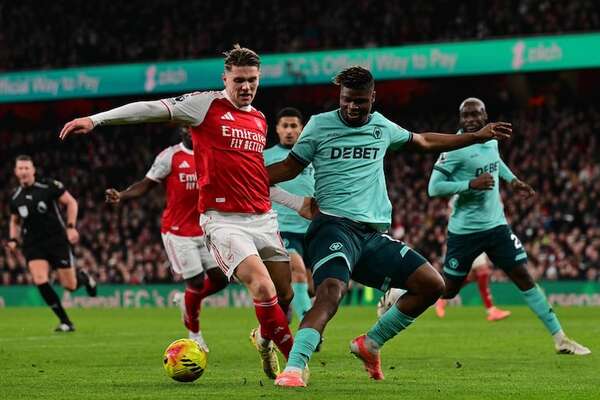 Dos autogoles mantienen vivo el liderato “Gunner” - Fútbol de la Premier League - ABC Color