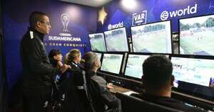 La Nación / Árbitras trasladan la teoría al campo