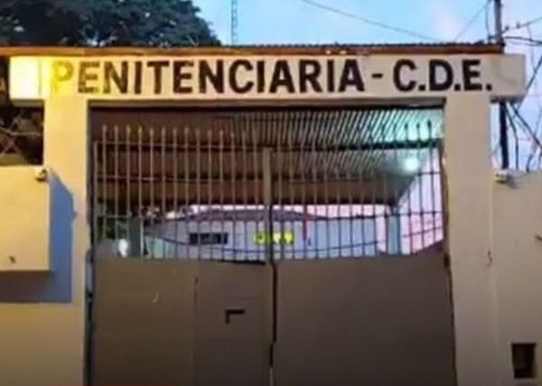 Popular / ¡Preso quiso escapar por el techo, pero polis lo bajaron a balazos!