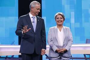 Abren los colegios electorales en Chile para el balotaje presidencial entre Jara y Kast - Mundo - ABC Color