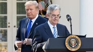 Por qué Donald Trump no puede despedir a Powell, aunque lo odie