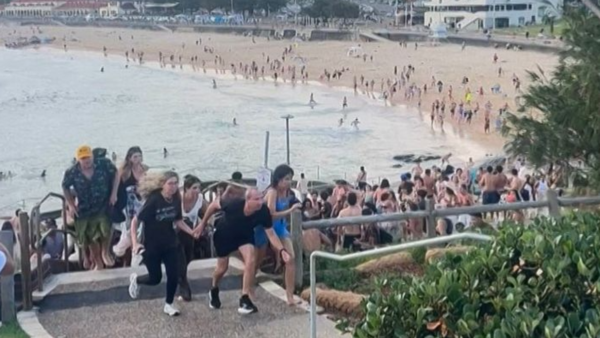 Pánico en Australia: Tiroteo masivo en plena playa deja al menos 12 fallecidos