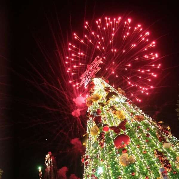 Itaipú inaugura su cuestionada Villa Navideña en Ciudad del Este  - ABC en el Este - ABC Color