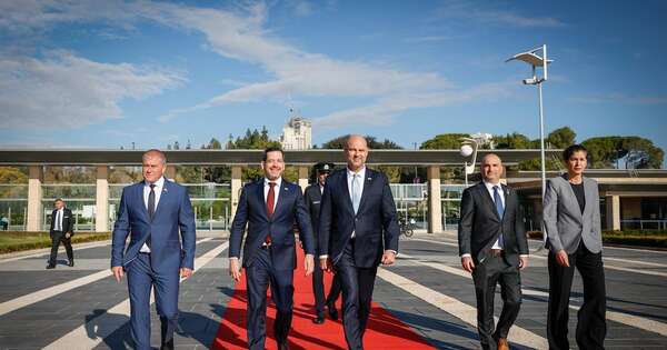 Diario HOY | Latorre fue recibido con honores en el Parlamento israelí