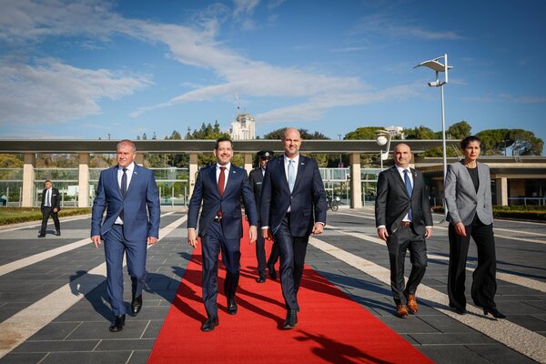 Raúl Latorre realiza visita oficial a Israel y mantiene encuentro en la Knésset